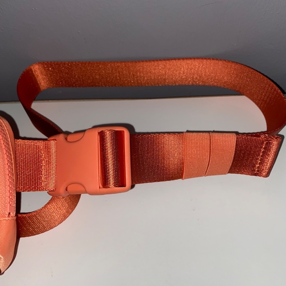 LULULEMON Coral Kiss Everywhere Belt Bag 1L - Picture 11 of 16